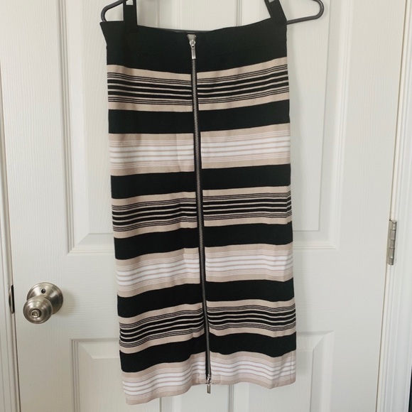 New York & Company Dresses & Skirts - NY and Co stretchy zip up skirt